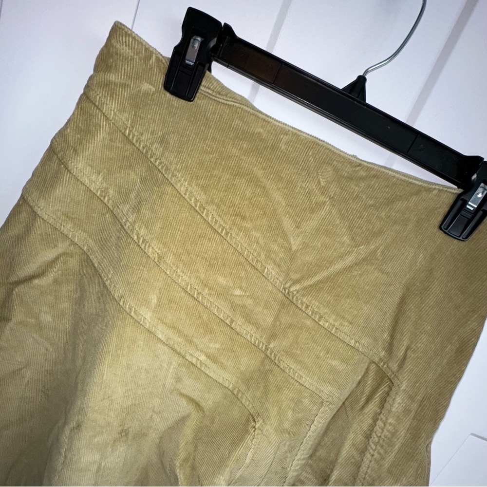 Women's A.M.I. Corduroy Green Skirt - Size 10 - Picture 2 of 7
